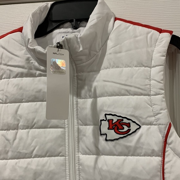 NFL Kansas City Chiefs women’s puffer vest - Picture 4 of 10